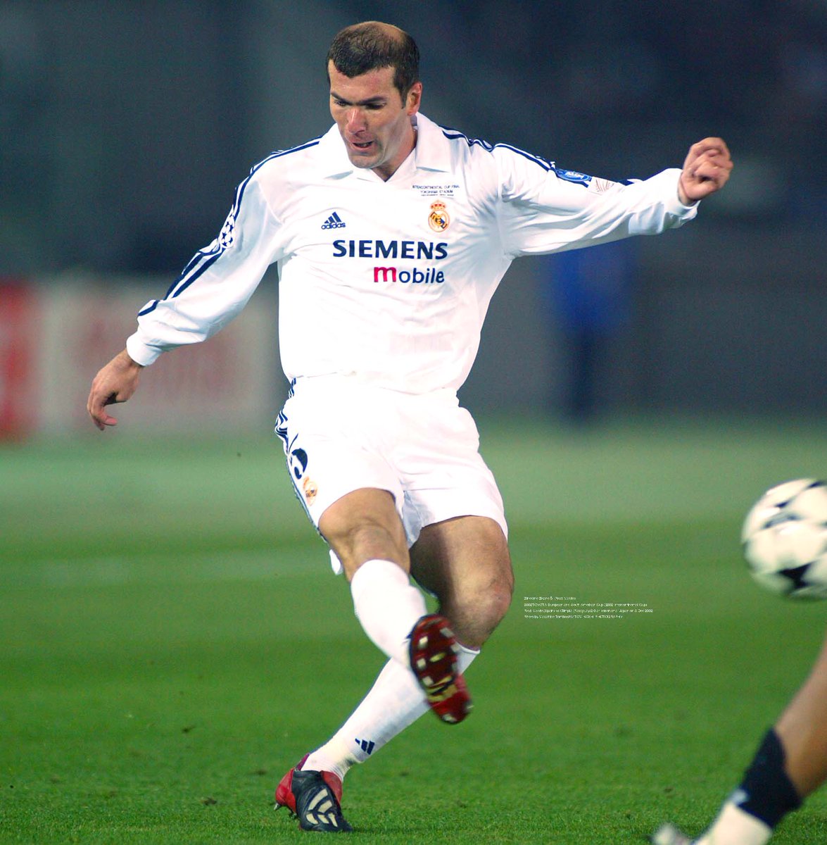 Real Madrid Vs Olimpia 2002 Intercontinental Cup Final (Zinedine Zidane)